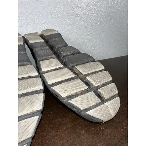 On Cloud X 3 60.98696 Black Silver Sneakers Shoes Womens Size 7 EUC - Picture 11 of 11